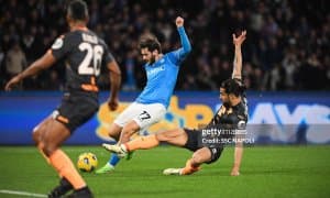 А Серия. "Наполи" "Барса"га қарши ўйин олдидан очко йўқотди