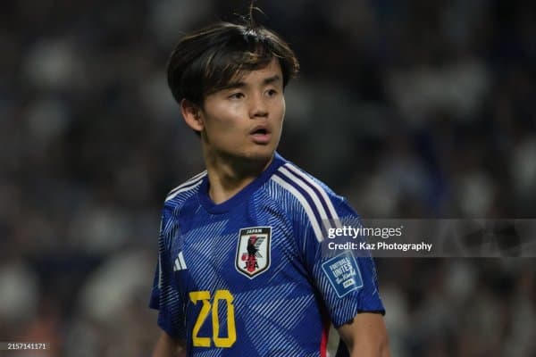 "Тоттенхэм" япониялик футболчини ўз сафига қўшиб олмоқчи