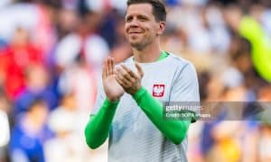 Шенсни футболчилик фаолиятини якунлаганини эълон қилди