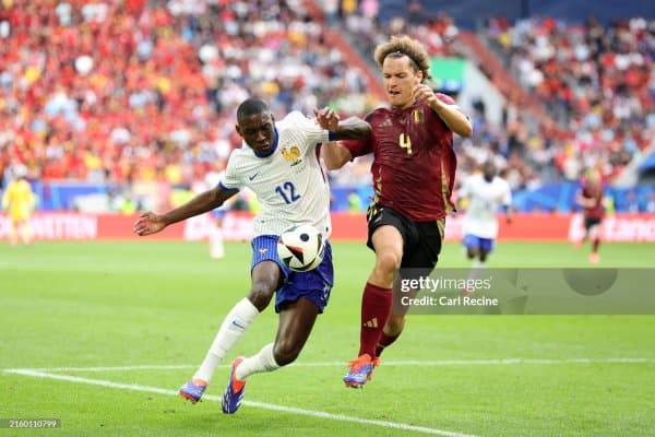 Франция сўнгги дақиқаларда ғалабани илиб кетди