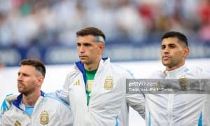 Жахон чемпиони жамоаси билан шартномани узайтирди