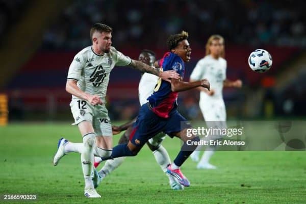 "Барселона" ўзига Франция чемпионатидан ҳимоячи топди