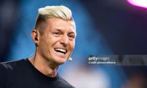 Кроос мураббийлик дарсларига бормоқда