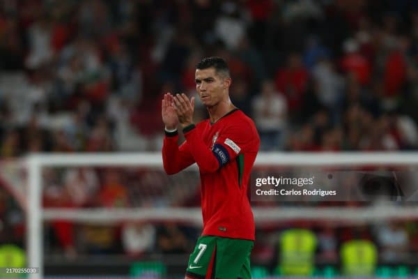 Роналду футбол тарихидаги энг яхши жамоа номини айтди