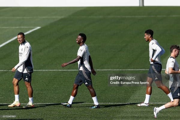 "Реал"нинг уч футболчиси Чемпионлар лигаси совринларини қўлга киритди