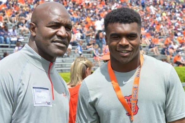 Кичик Холифилд профессионал рингда дебют қилади