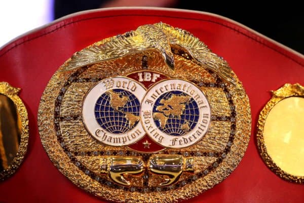 Муроджон Аҳмадалиев камарларни бой берганидан сўнг IBF рейтингида нечанчи ўринга тушди?