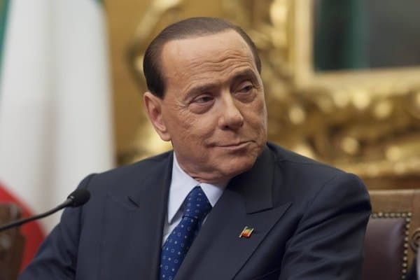 Берлускони ақл бовар қилмас трансферлар ҳақида гапирди