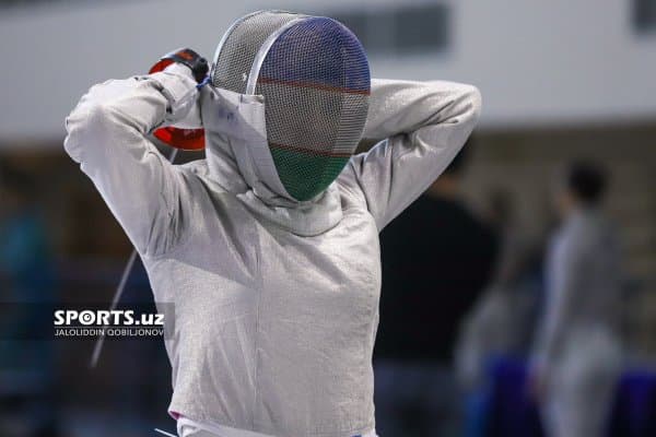 ФОТО. Тошкентда қиличбозлик бўйича аёллар ўртасида Жаҳон кубоги бўлиб ўтмоқда