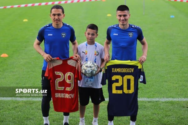 Россиядан қайтган Йўлдошев, ёш мухлиси билан суратга тушаётган Шукуров ҳамда Ҳамробеков ёхуд Ўзбекистон МТЖнинг бугунги машғулотидан ГАЛЕРЕЯ!