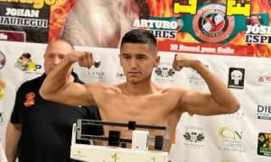 Ҳасанбой Дўсматов ва Иқболжон Холдаров жанги олдидан тарозига чиқди (видео)