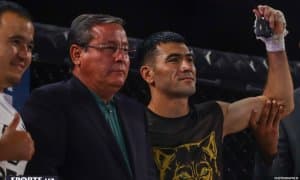 Ўзбек муайтай оламининг ёрқин юлдузига Андижон вилояти ҳокими автомобиль совға қилди!  