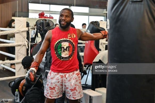 Флойд Мейвезер эртага япон жангчисига қарши рингга кўтарилади