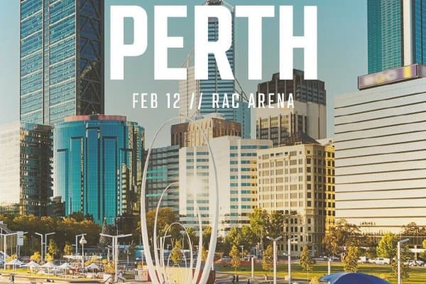 Расман! UFC яшил қитъага қайтмоқда