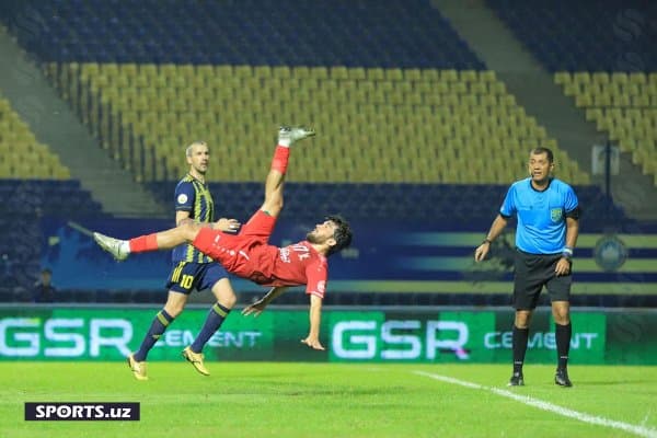 "Навбаҳор" легионери Эҳсони Паншанбе Тожикистоннинг хорижда тўп тепаётган энг яхши футболчиси, деб топилди (Фото)