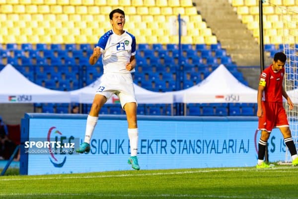 Бош ҳакам Рисқуллаев, меҳрибон она, ҳавода учаётган футболчилар ёхуд Ўзбекистон U17 терма жамоаси Яманни мағлуб этган ўйиндан ФОТОГАЛЕРЕЯ