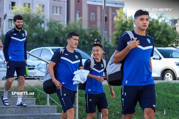 Шомуродов ғолиб жамоа таркибида, Машарипов бўлажак рақиби билан ... (Фото)