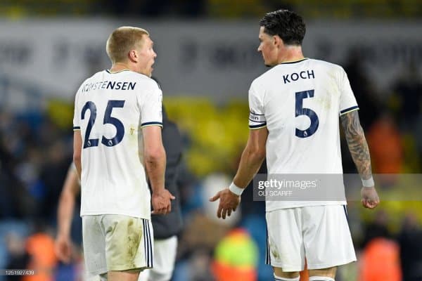 "Манчестер Юнайтед" "Лидс" ҳимоячисини сотиб олмоқчи