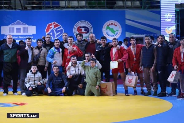 Самбо. Ўзбекистон чемпионатининг иккинчи куни тақдирлаш маросими суратларда