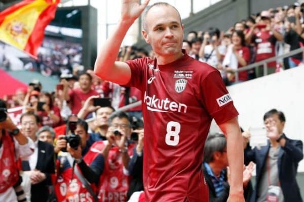 Иньеста "Виссел Кобе" сардорига айланди (ФОТО)