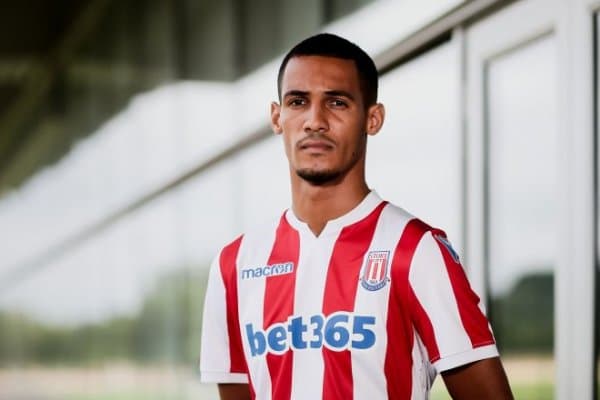 “Сток Сити” ўз сафига “Ливерпул”нинг собиқ футболчисини қўшиб олди