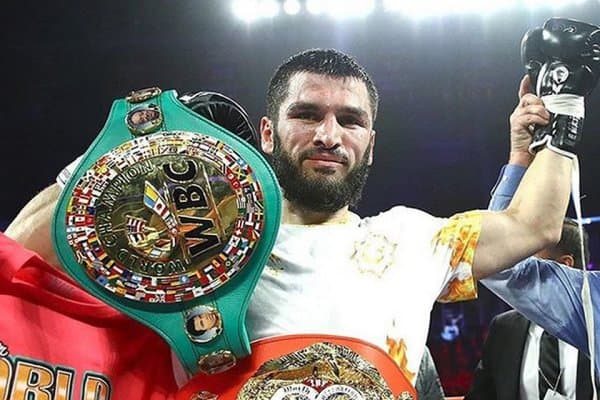 Артур Бетербиев ва ўзбек боксчилари...Ҳисоб 2:1. Тез орада натижа тенглашишига ишонамиз!