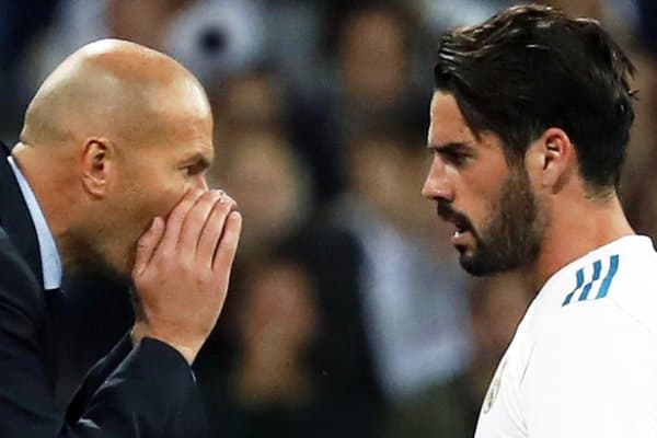 Зидан "Реал" ярим ҳимоячисига чиқиш эшикларини кўрсатиб қўймоқчи