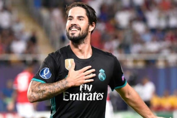 Иско битта ҳаракатнинг ўзида 2 нафар ҳимоячини доғда қолдирди (видео)