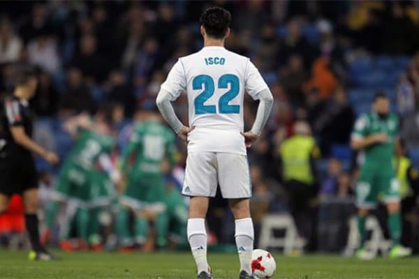 Зидан Искони жамоада олиб қолмоқчи, "Реал" раҳбарияти эса бунга қарши