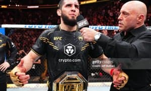 Ислам Махачев Жон Жонсга кутилмаган жавоб қайтарди! (фото)