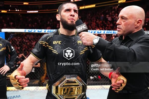 Ислам Махачев Жон Жонсга кутилмаган жавоб қайтарди! (фото)