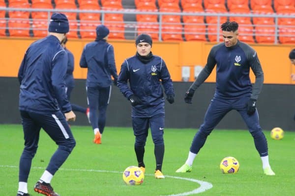 Жасурнинг жамоаси жар ёқасида