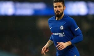 Оливье Жиру стадионни қўлтиқ таёқда тарк этди (ФОТО)