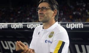 Бош мураббий ва директор муштлашди