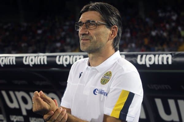 Бош мураббий ва директор муштлашди