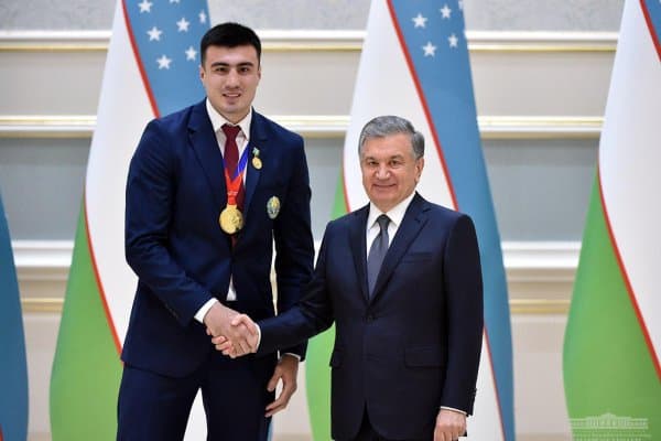 Боксчи ва бир қатор спортчиларимиз пул мукофоти билан тақдирланишди