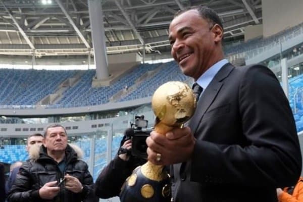 Кафу дунёнинг айни дамдаги энг зўр ўнг қанот ҳимоячиларини айтди