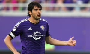 Кака яна футболчилик фаолиятини давом эттириши мумкин