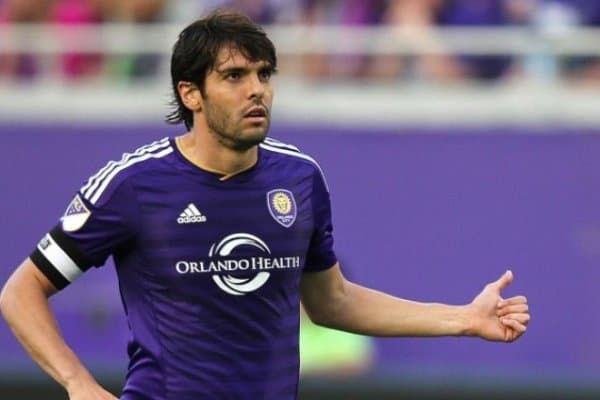 Кака яна футболчилик фаолиятини давом эттириши мумкин