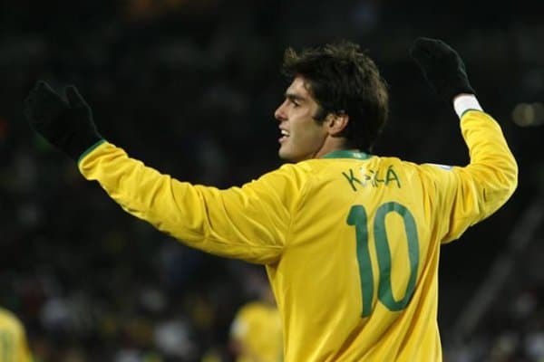 Хакам Кака билан селфи тушиш учун антиқа услубдан фойдаланди