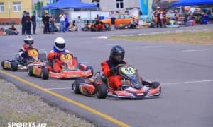 Наманганда ёш пойгачилар беллашишди (фоторепортаж)