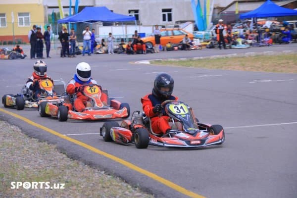 Наманганда ёш пойгачилар беллашишди (фоторепортаж)