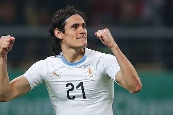 Кавани Мисрга қарши баҳсдан кейин Салоҳдан либосини сўради (фото)