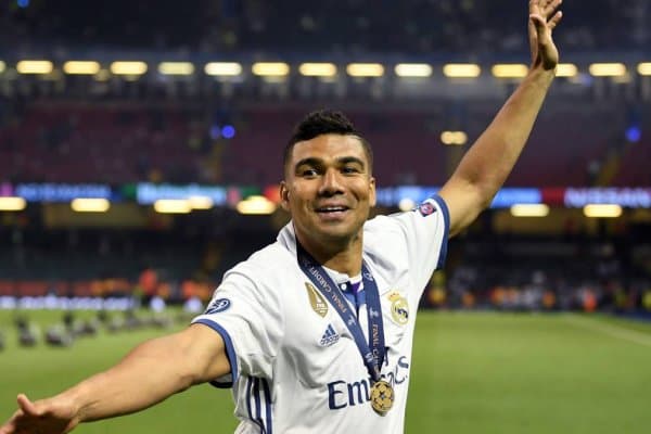 Каземиро сафга қайтди