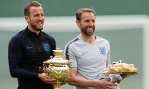 Саутгейт офицер, Кейн эса кавалер бўлди