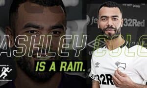 Эшли Коул энди Лэмпард қўл остида тўп суради