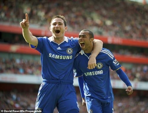 Эшли Коул энди Лэмпард қўл остида тўп суриши мумкин