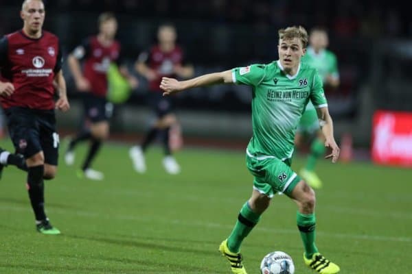 Коронавирус футболга ҳам кириб келди