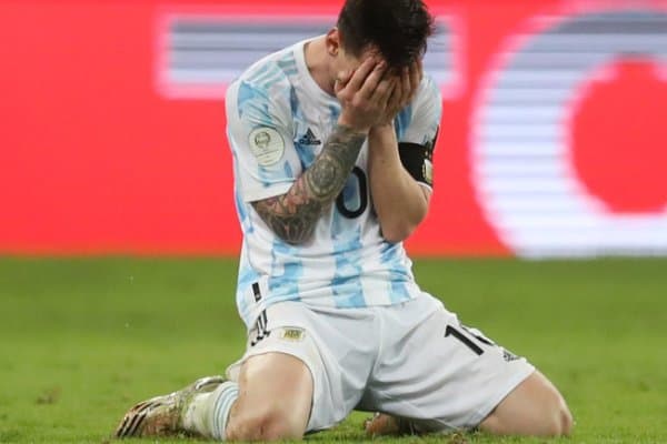 “Рома” Мессини тиз чўктирган футболчини олади!