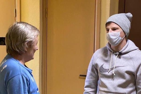 Аршавин курьерлик қилди (видео)